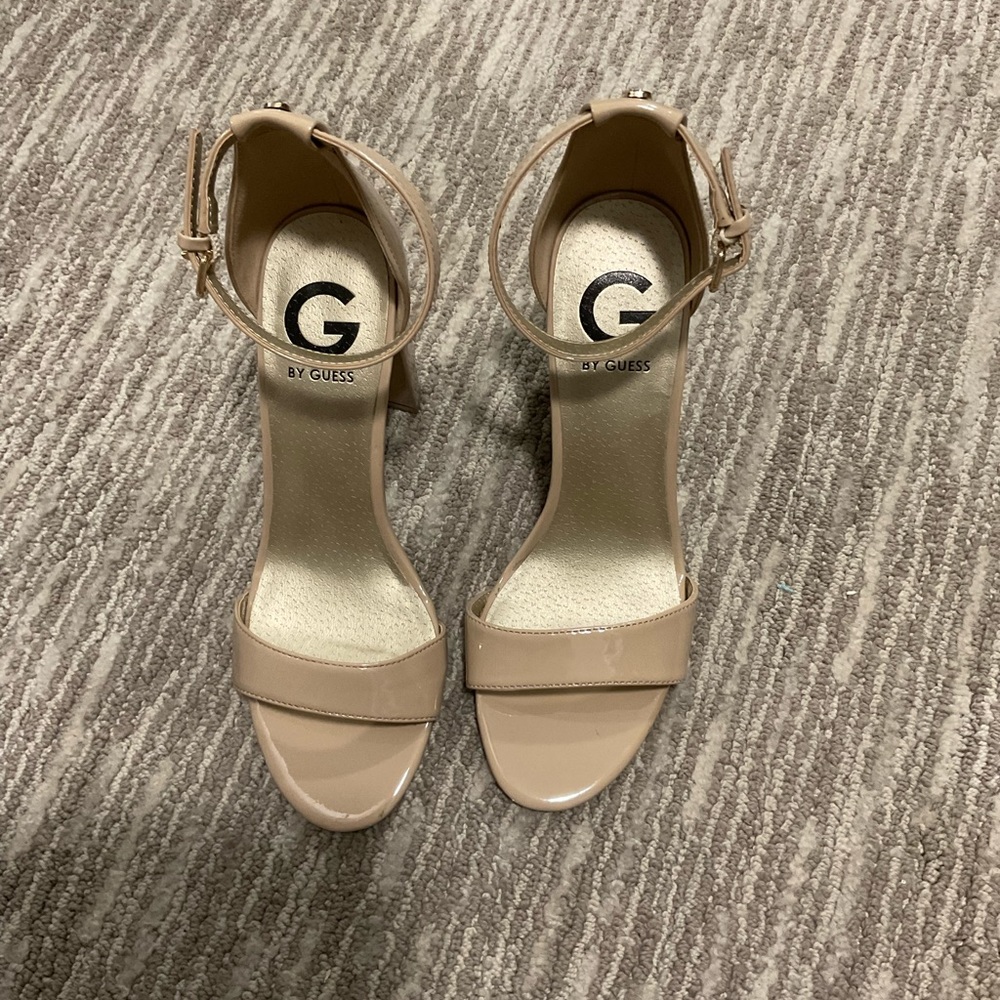Guess heels. Nude patent. EUC with minor showing of wear.